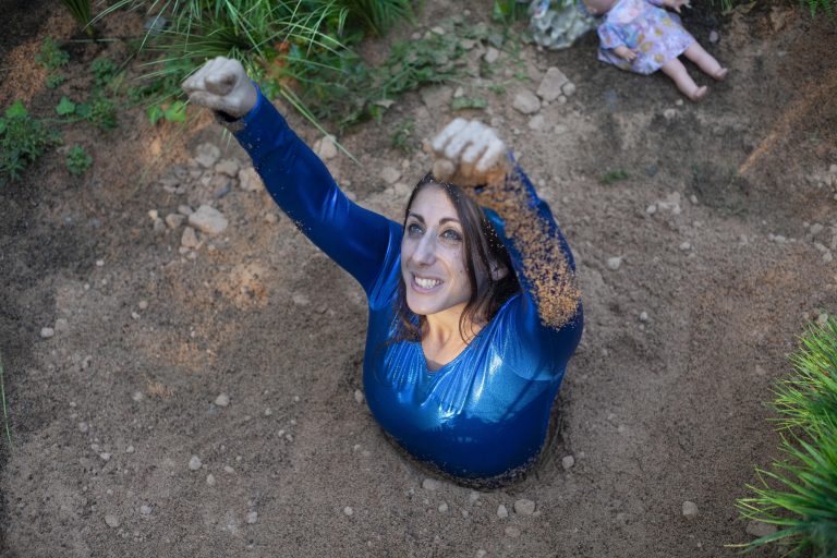 UltraGirl Crisis in Quicksand